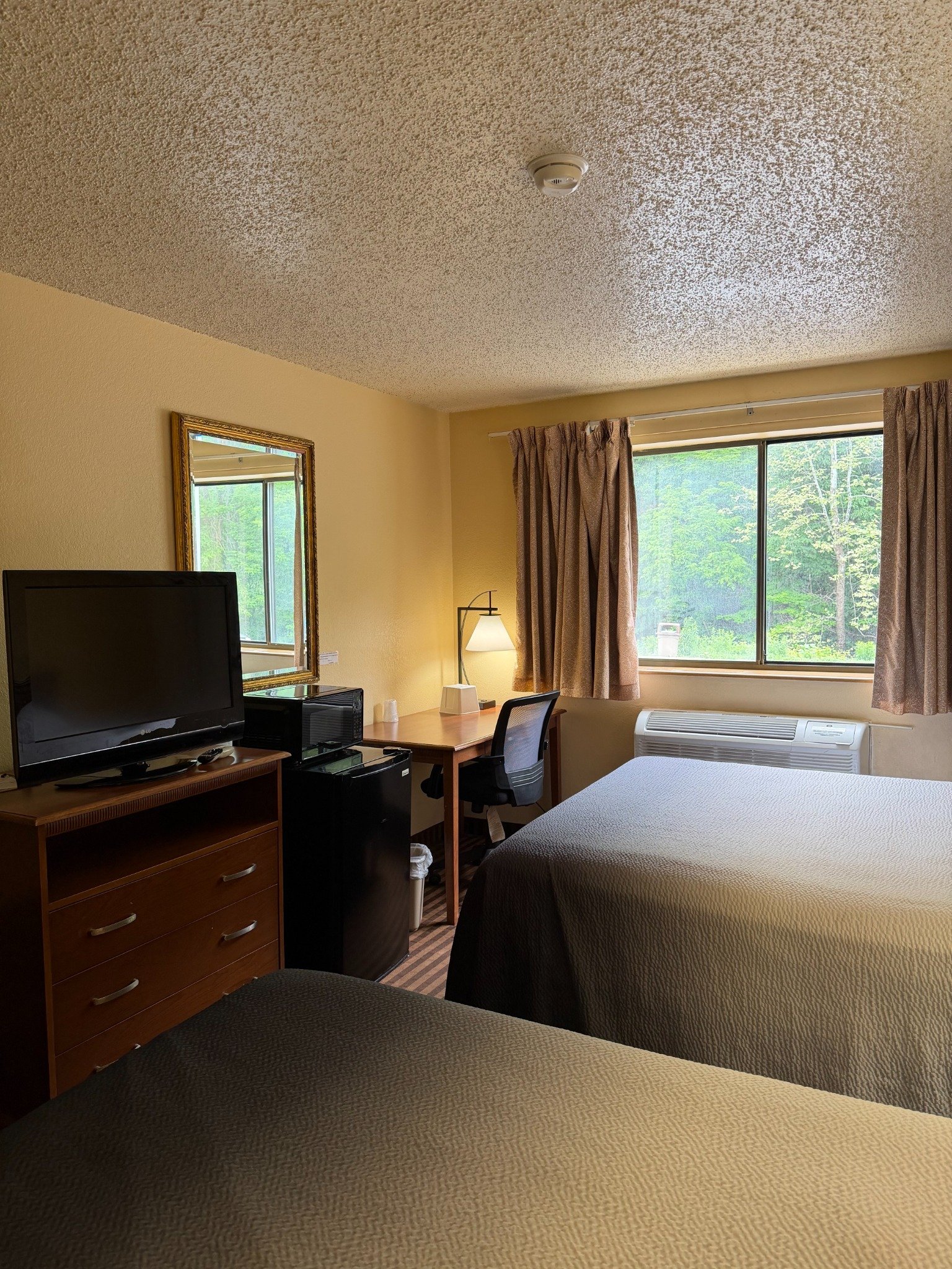 Room television desk and window